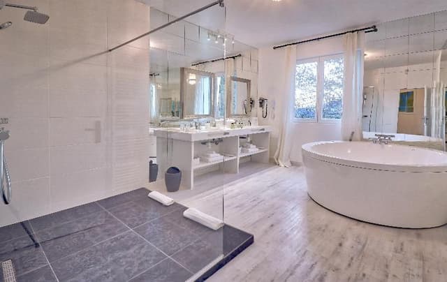 SUITE DELUXE WITH JACUZZI