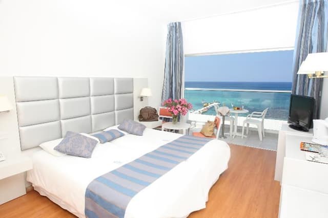 TWIN SEA VIEW