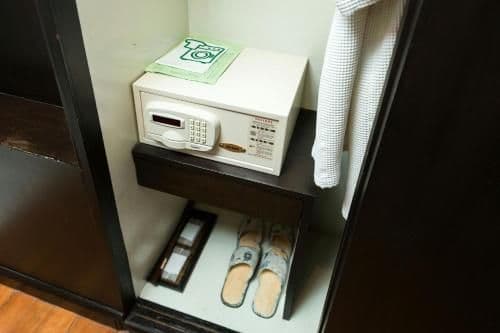 STUDIO DELUXE