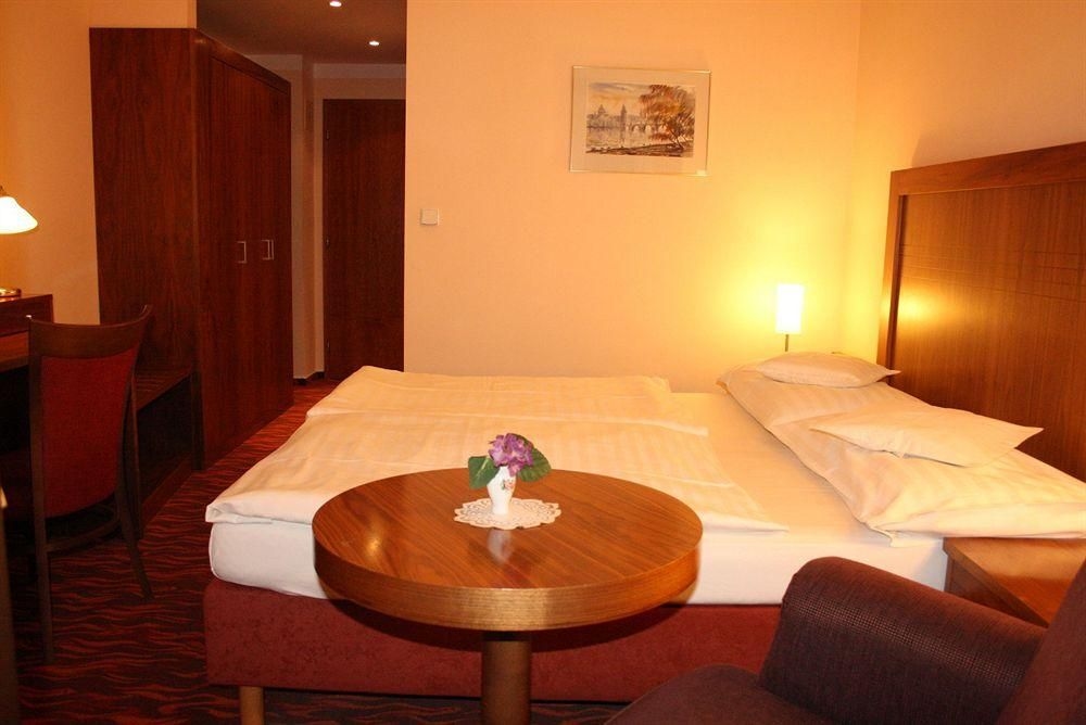 Hotel Monica0