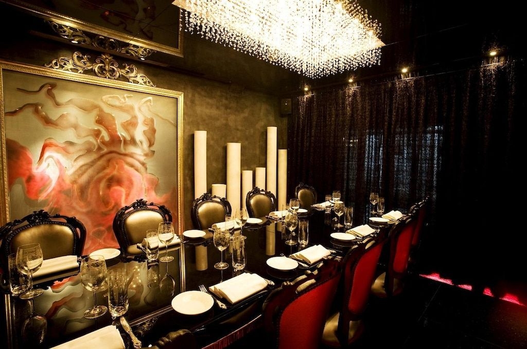 เดอลุกซ์ แมเนอร์ (The Luxe Manor)3