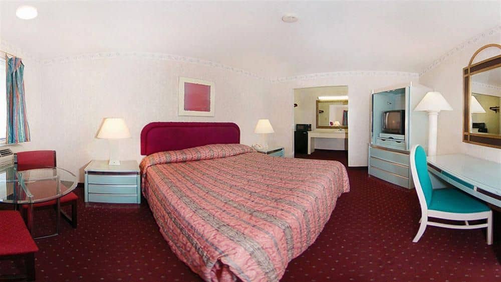 Rodeway Inn Parkway Rodeway Inn Parkway