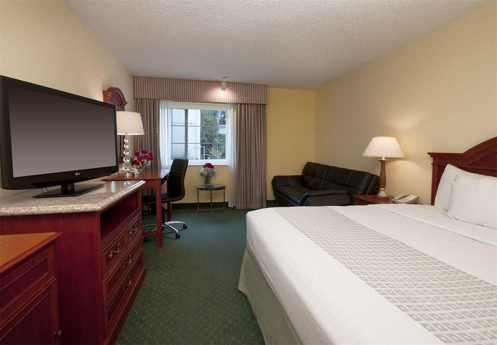 BILTMORE HOTEL & SUITES0