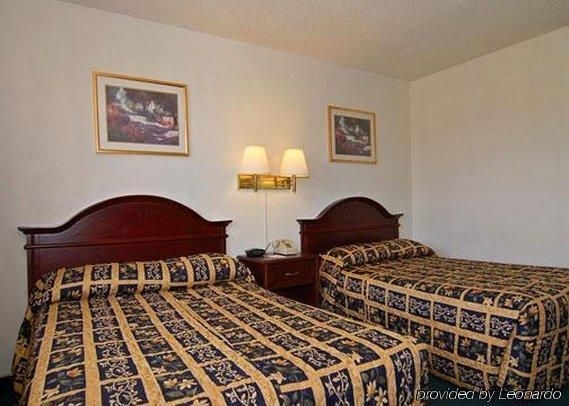Rodeway Inn Maingate4