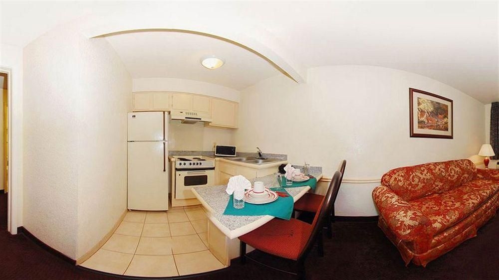 Suburban Extended Stay Dallas Zoo1