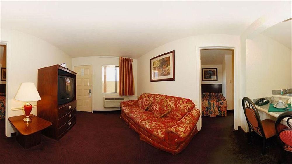 Suburban Extended Stay Dallas Zoo0