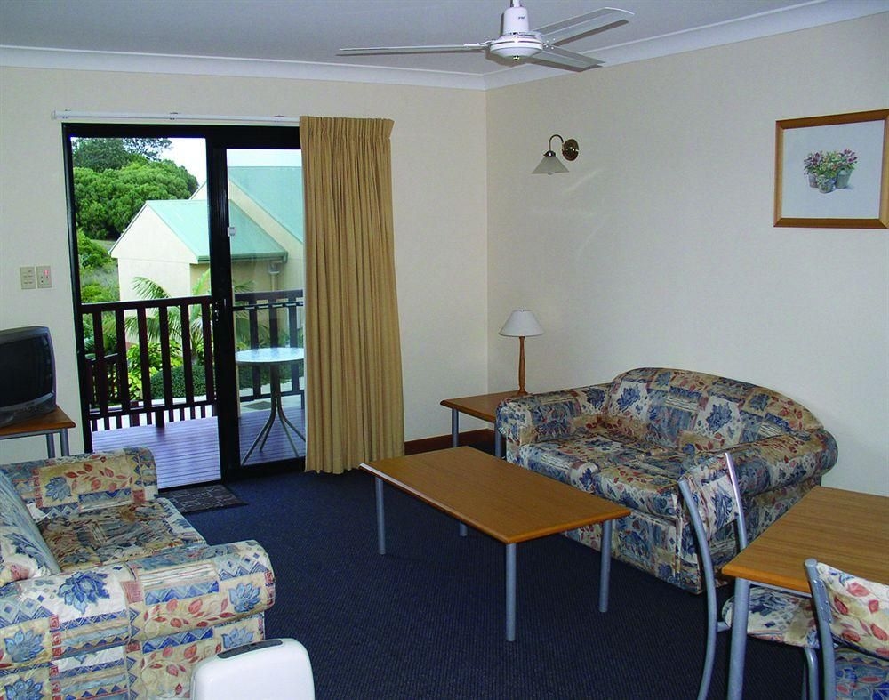 Governor's Lodge Resort2