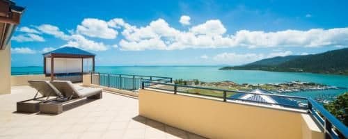 Deluxe One-Bedroom Sea View Apartment with Hot Tub