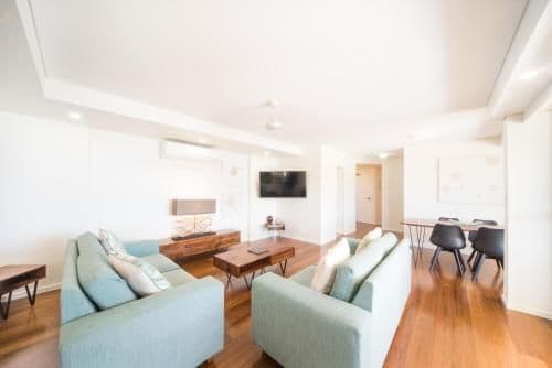 Deluxe One-Bedroom Sea View Apartment with Hot Tub