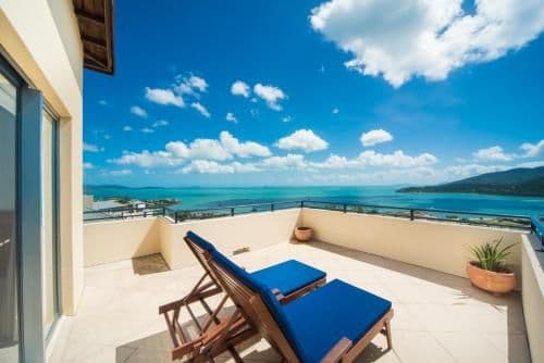 Deluxe Two-Bedroom Sea View Apartment with Hot Tub