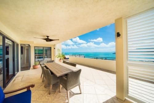 Deluxe Two-Bedroom Sea View Apartment with Hot Tub