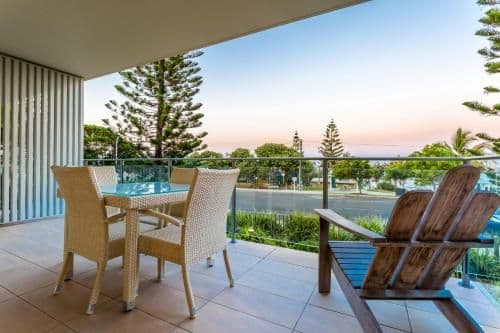 One-Bedroom Apartment with Sea View