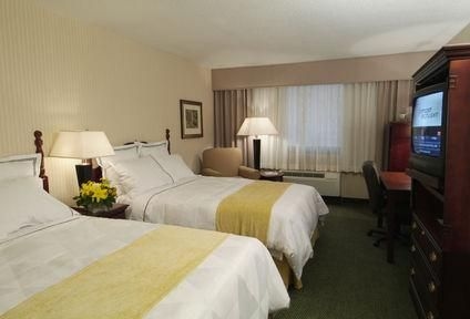 Radisson Reagan National Apt4