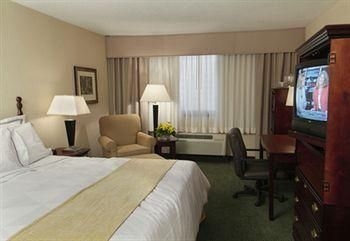 Radisson Reagan National Apt1