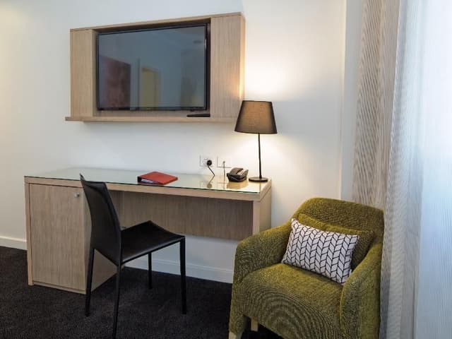 DOUBLE DELUXE KING BED