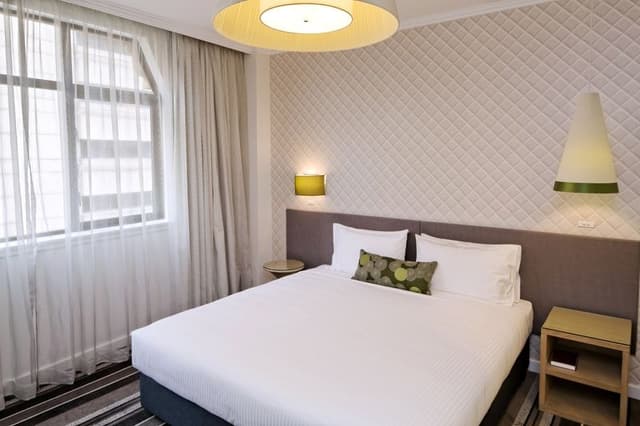 DOUBLE DELUXE KING BED