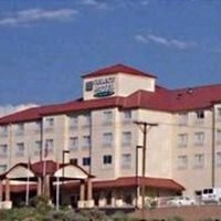 Holiday Inn Suites Airportuniversity3