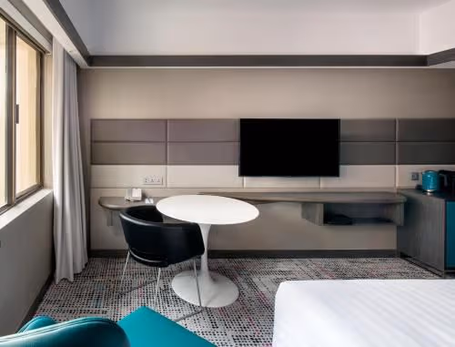 Deluxe Executive Queen Room with City View and Lounge Access - High Floor
