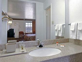 Super 8 Motel San Antonio4