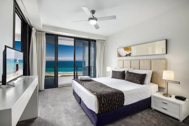APARTMENT THREE BEDROOMS
