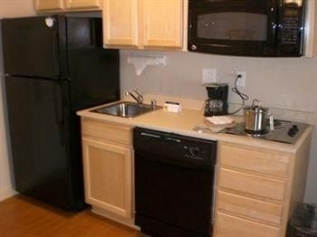 Candlewood Suites Milwaukee Brown Deer3