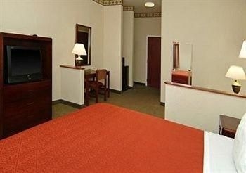 Quality Inn & Suites0