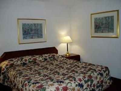 Quality Inn Mid Wilshire Plaza1
