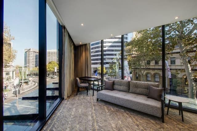SUITE EXECUTIVE