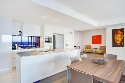 Two-Bedroom Apartment with Ocean View and Spa Bath