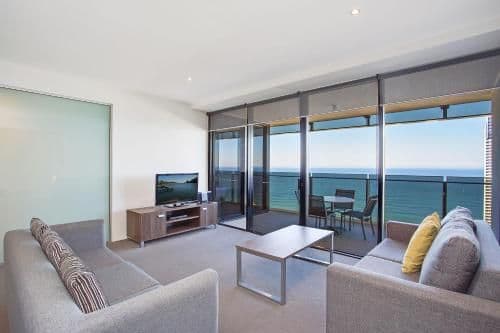 Two-Bedroom Apartment with Ocean View and Spa Bath