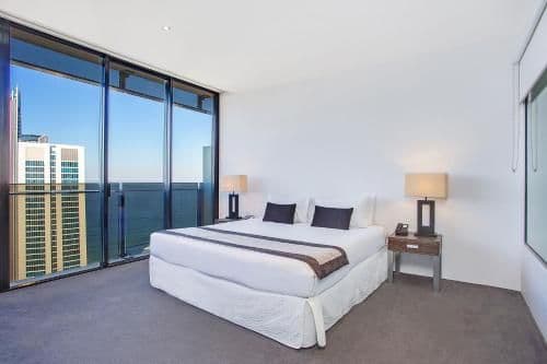 Three-Bedroom Apartment with Spa Bath