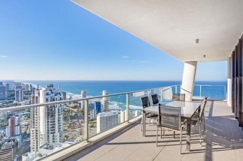 Three-Bedroom Apartment with Spa Bath