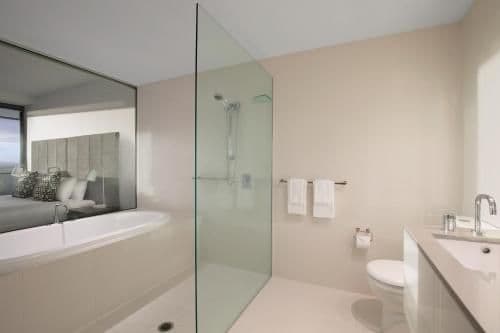 Two-Bedroom Apartment with Ocean View and Spa Bath