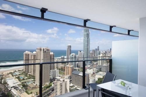 Two-Bedroom Apartment with Ocean View and Spa Bath