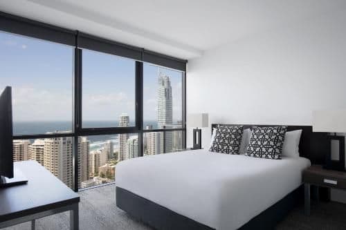 Two-Bedroom Apartment with Ocean View and Spa Bath