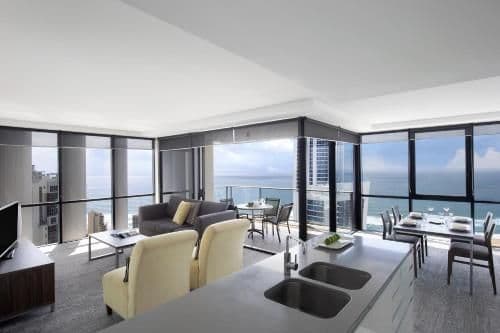 Two-Bedroom Apartment with Ocean View and Spa Bath