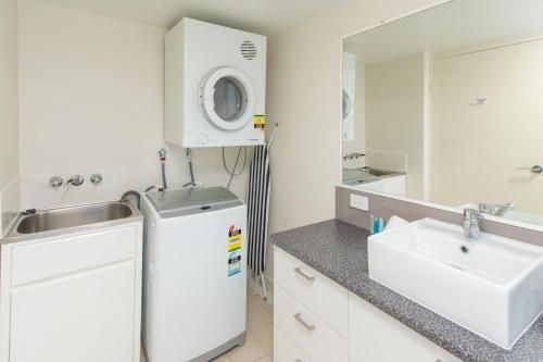 ไมอามี่ บีชไซด์ ฮอลิเดย์ อพาร์ตเมนต์ (Miami Beachside Holiday Apartments)1