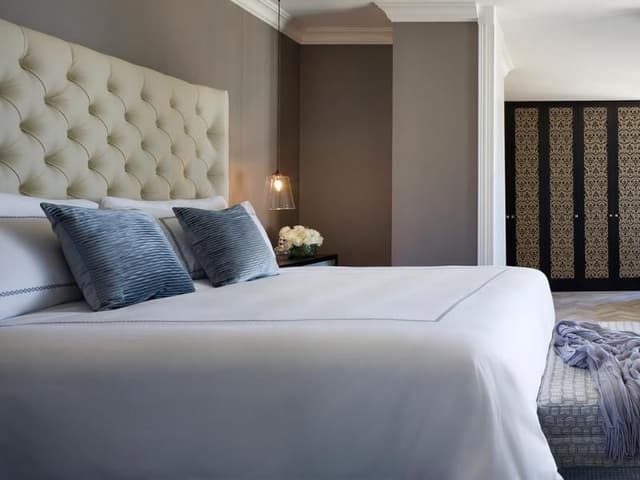 SUITE ONE BEDROOM