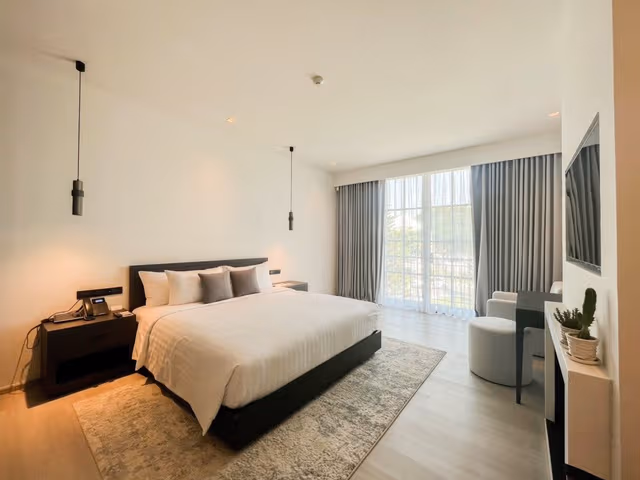 Suite Room with Bathtub King Bed