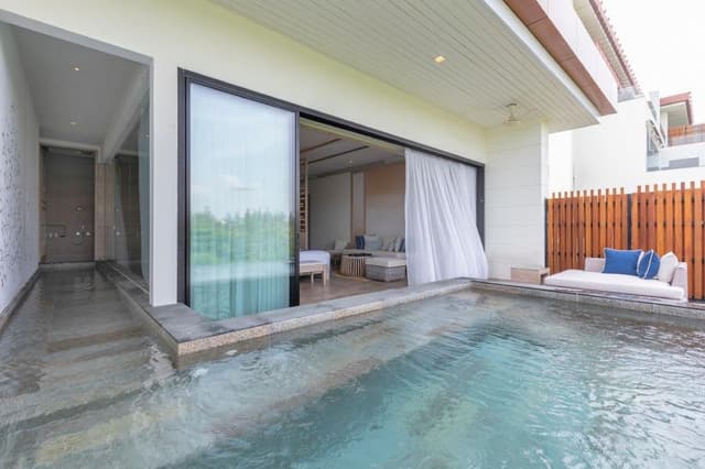 Deluxe Sky Pool Suite