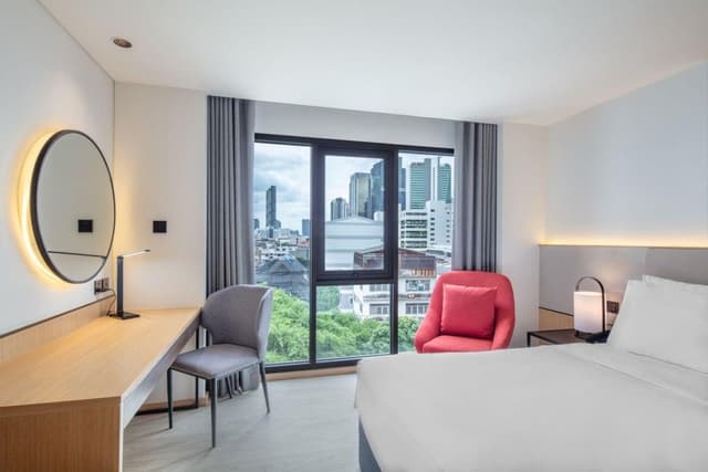 1 King Bed, Non-Smoking, Superior Room
