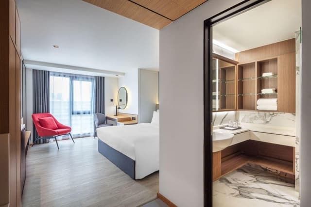 1 King Bed, Non-Smoking, Superior Room
