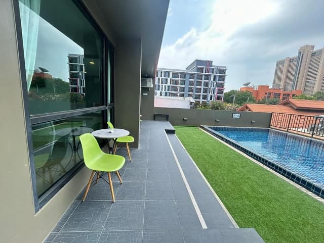 Deluxe Pool Access Room