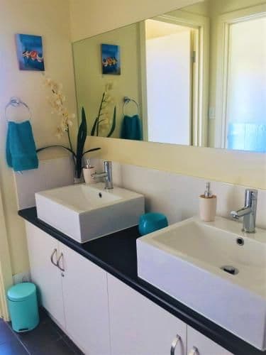 Deluxe One-Bedroom Apartment