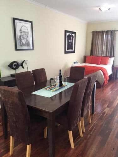 Deluxe One-Bedroom Apartment