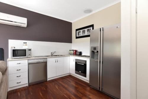 Deluxe One-Bedroom Apartment