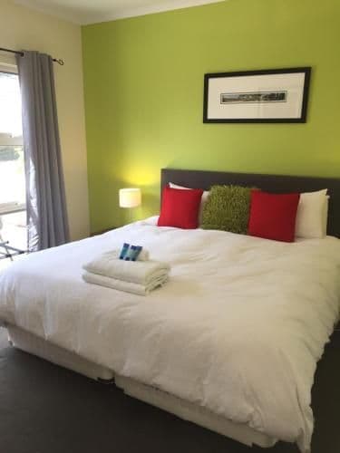 Deluxe One-Bedroom Apartment