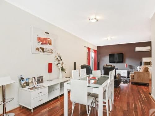 Deluxe One-Bedroom Apartment