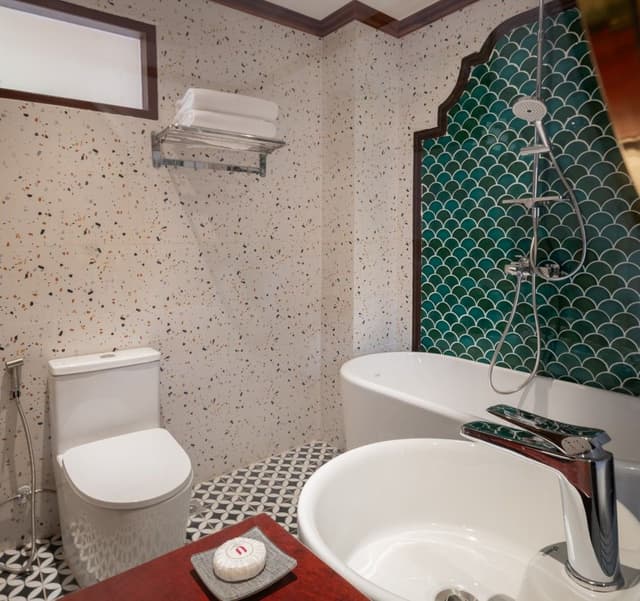 Deluxe Garden View with Bathtub