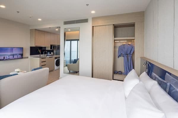 Deluxe King Room